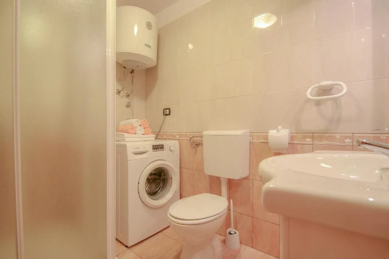 Timea A4 Apartment Zambratija